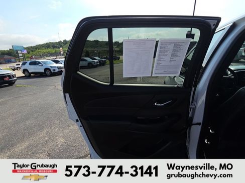 Used 2023 Chevrolet Traverse LT AWD/4WD image 26