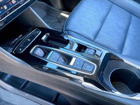 Certified 2023 Chevrolet Bolt EUV LT w/ Convenience Package image 16