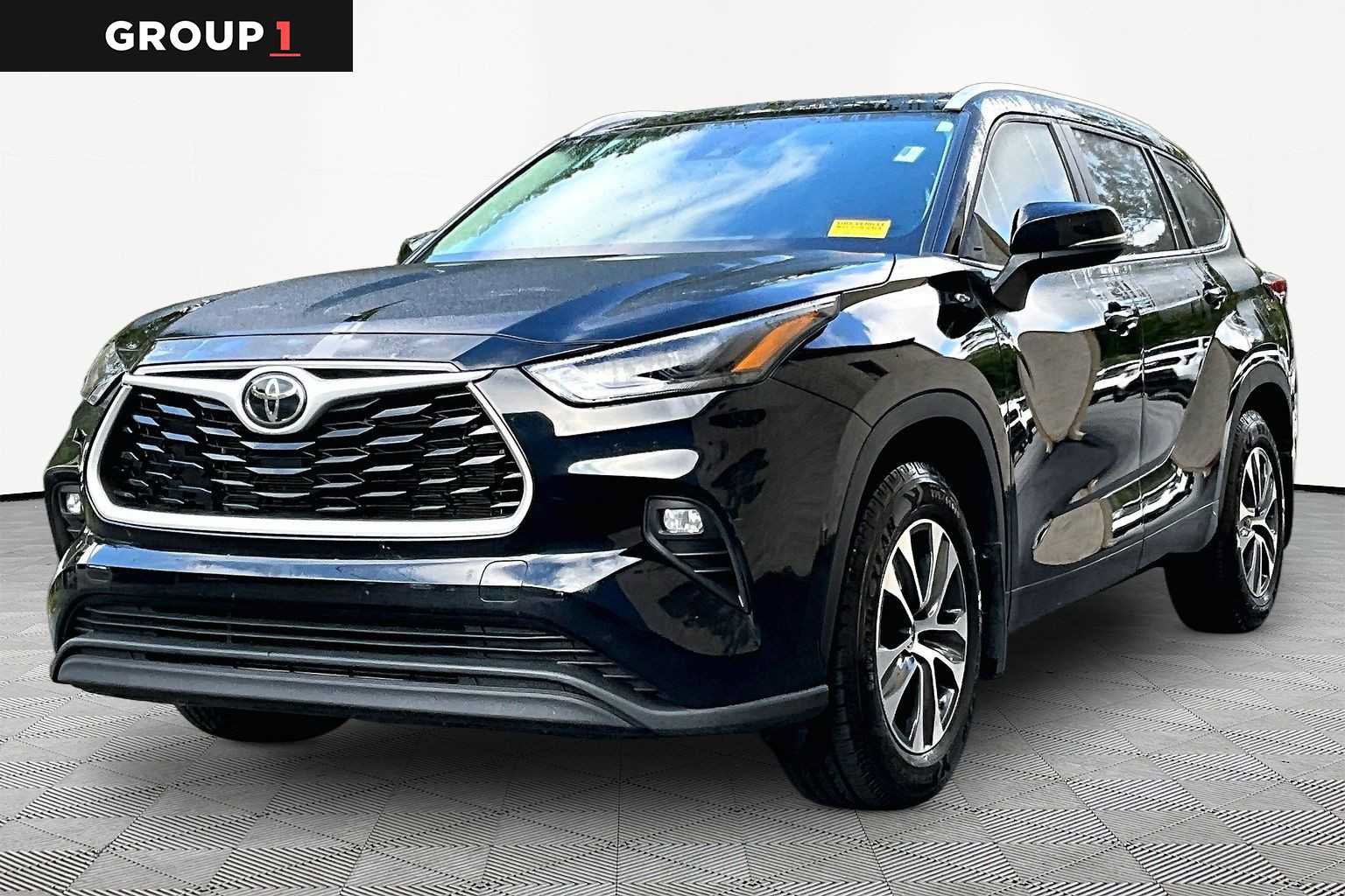 Used 2023 Toyota Highlander XLE FWD image 1