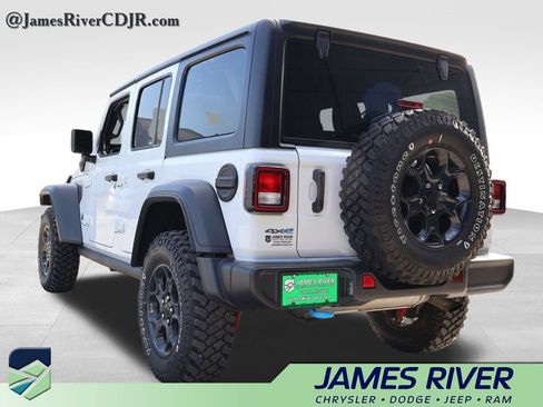 Used 2023 Jeep Wrangler Unlimited w/ Cold Weather Group AWD/4WD image 3