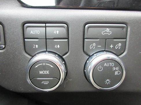 New 2026 GMC Sierra 1500 SLE AWD/4WD image 18