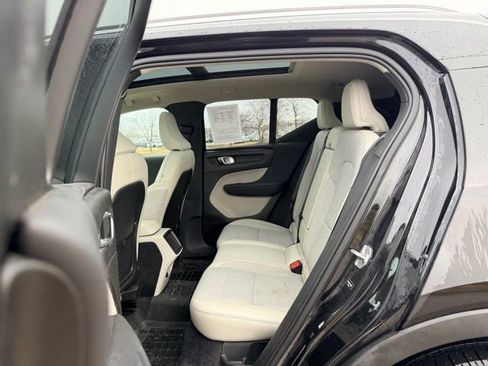 Used 2020 Volvo XC40 T5 Momentum w/ Protection Package Premier image 8