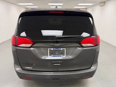 Used 2019 Chrysler Pacifica Touring-L Plus w/ S Appearance Package FWD image 4