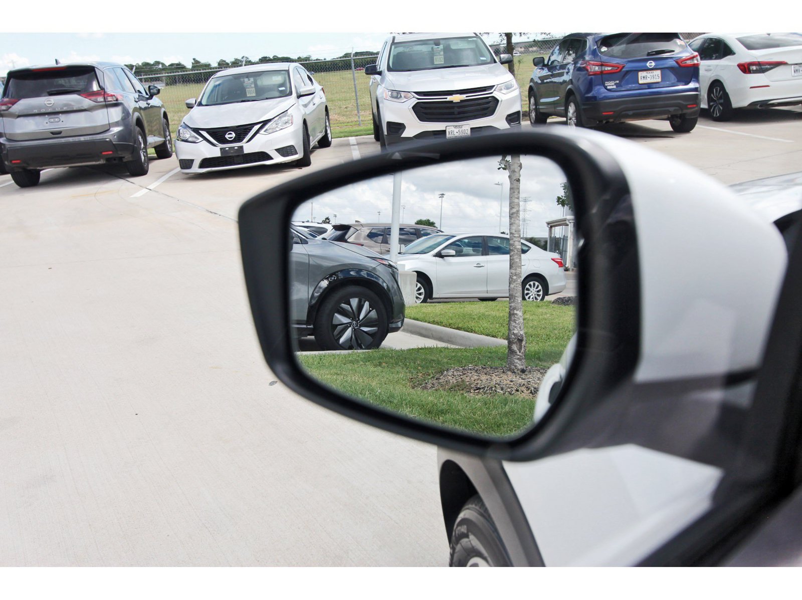 Used 2019 Nissan Kicks SV FWD image 11