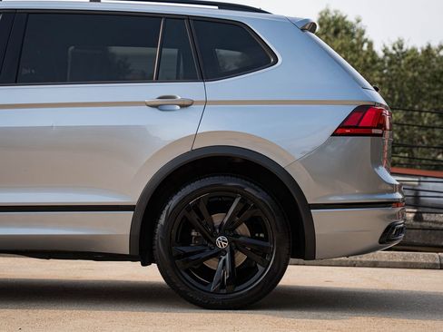 Certified 2023 Volkswagen Tiguan SE R-Line AWD/4WD image 4