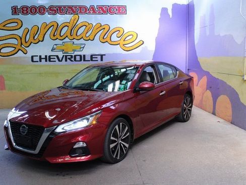 Used 2020 Nissan Altima 2.5 Platinum image 2