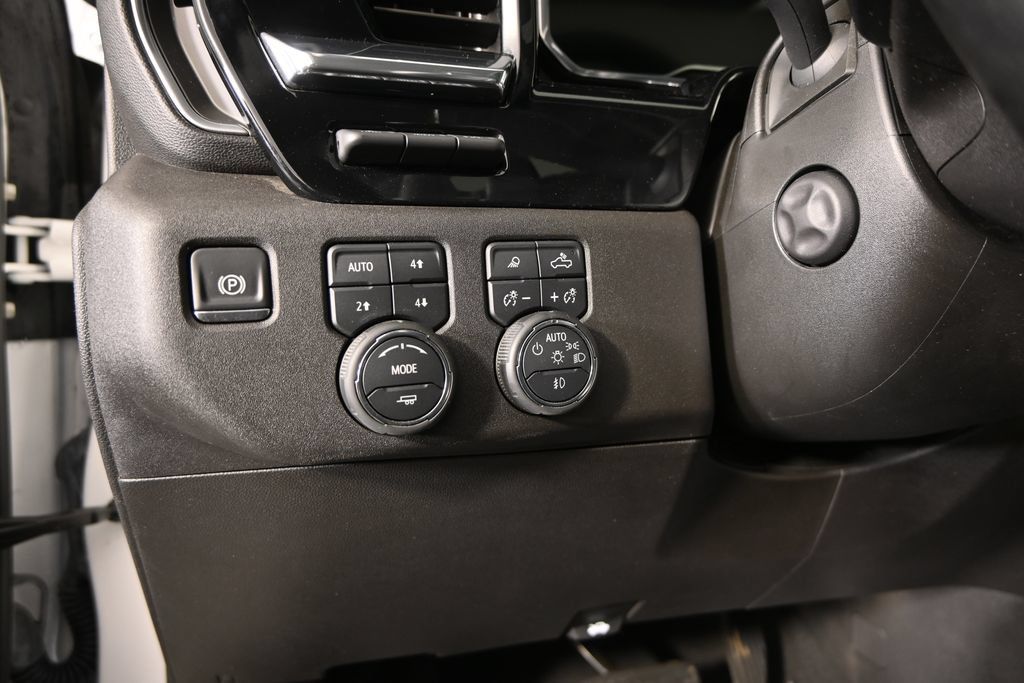 Used 2025 Chevrolet Silverado 1500 LTZ w/ LTZ Premium Package AWD/4WD image 24