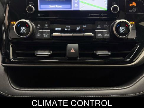 Used 2020 Toyota Highlander XLE image 25