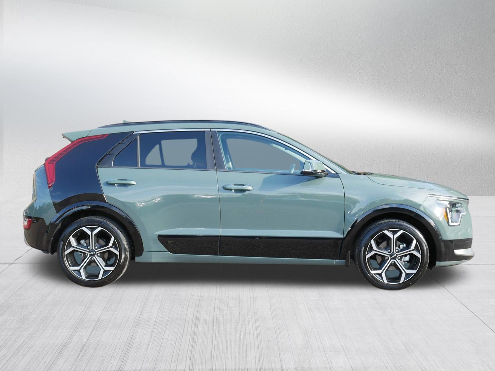 Certified 2025 Kia Niro SX Touring FWD image 8