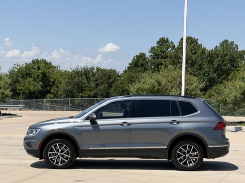 Used 2021 Volkswagen Tiguan SE FWD image 3