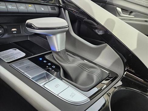 New 2026 Hyundai Elantra Limited FWD image 15
