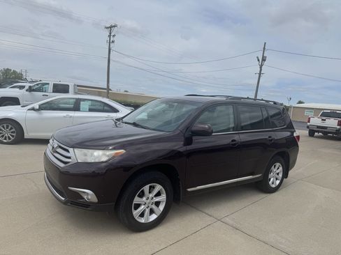 Used 2012 Toyota Highlander FWD w/ Tech Pkg image 5