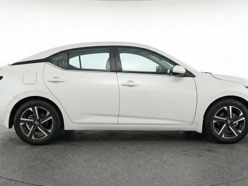 Used 2025 Nissan Sentra SV FWD image 11
