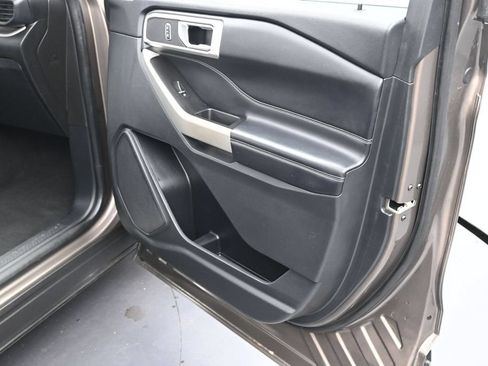 Used 2021 Ford Explorer XLT RWD image 7