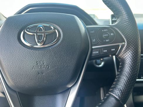 Used 2021 Toyota Avalon XLE image 18