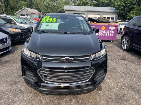Used 2021 Chevrolet Trax LS w/ Tint and Cruise Package AWD/4WD image 4