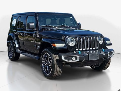 Used 2023 Jeep Wrangler Unlimited Sahara w/ Cold Weather Group AWD/4WD image 3