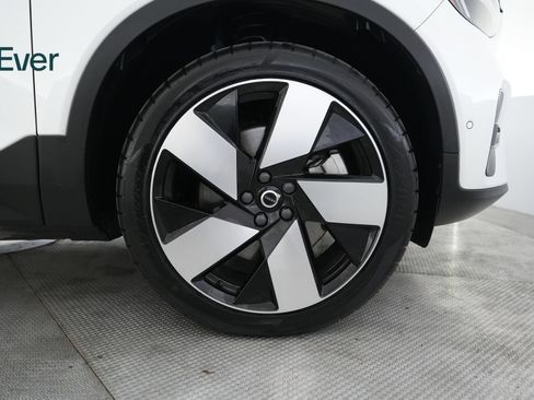 Used 2023 Volvo XC40 Recharge Plus w/ Protection Package Premier AWD/4WD image 19