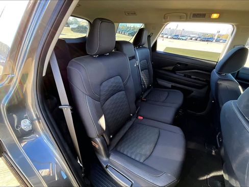 Used 2023 Nissan Pathfinder S image 18