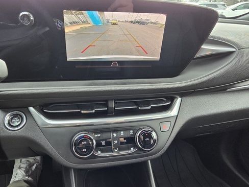Used 2024 Buick Envista Sport Touring w/ Convenience I Package FWD image 7