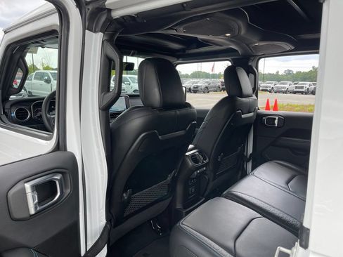 Used 2024 Jeep Wrangler High Altitude AWD/4WD image 42
