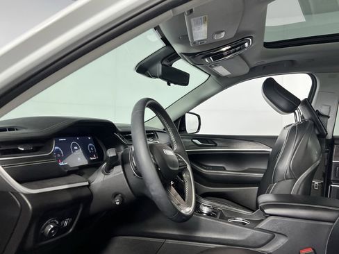 Used 2023 Jeep Grand Cherokee L Limited w/ Luxury Tech Group II image 23