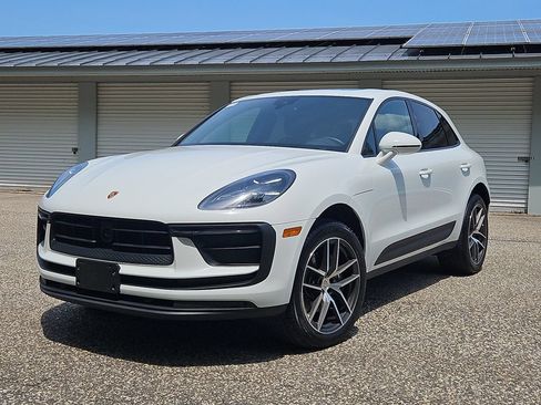 Certified 2026 Porsche Macan AWD/4WD image 1