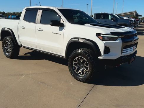 Used 2024 Chevrolet Colorado ZR2 w/ Technology Package image 9