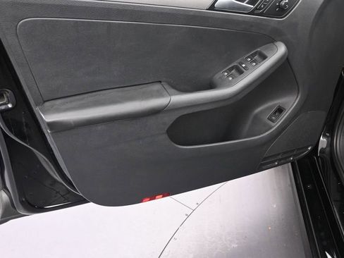 Used 2025 Chevrolet Equinox LT w/ Safety and Technology Package FWD image 12