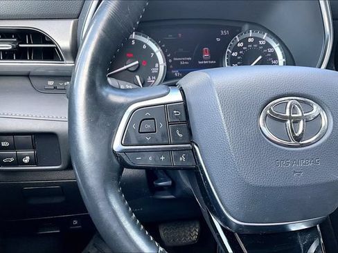Used 2020 Toyota Highlander Limited FWD image 11