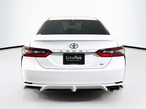 Used 2021 Toyota Camry SE image 7
