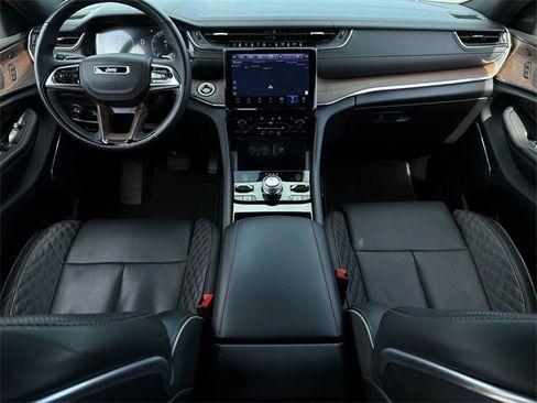 Used 2025 Jeep Grand Cherokee Summit image 19