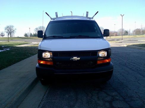 Used 2017 Chevrolet Express 2500 image 3