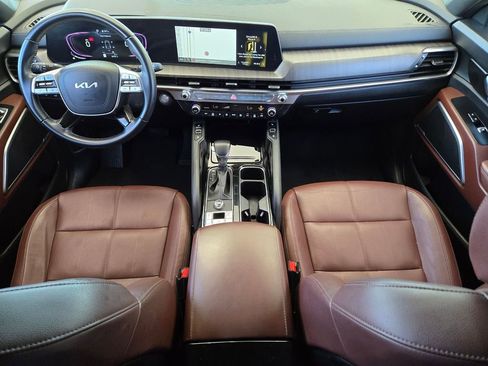 Used 2024 Kia Telluride EX w/ EX Captain's Chair Package image 17
