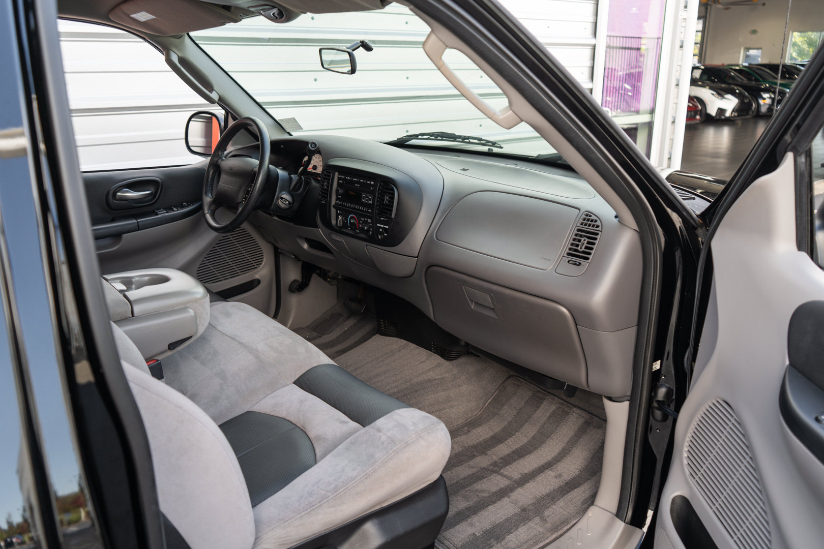Used 2004 Ford F150 Lightning RWD image 18
