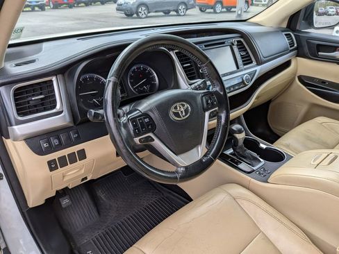 Used 2017 Toyota Highlander XLE image 32