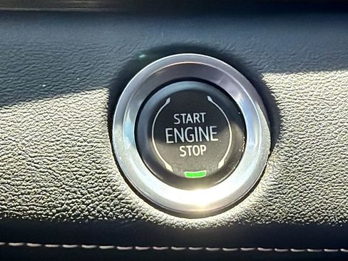 Used 2022 Cadillac Escalade Premium Luxury RWD image 38
