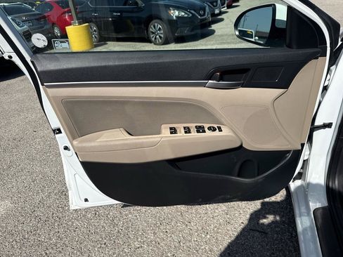 Used 2019 Hyundai Elantra SEL FWD image 11