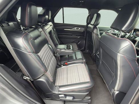 Used 2025 Ford Explorer ST-Line RWD image 12