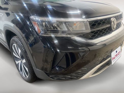 Used 2022 Volkswagen Taos SE image 2