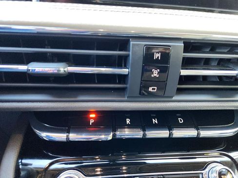 Used 2021 Lincoln Corsair AWD image 35