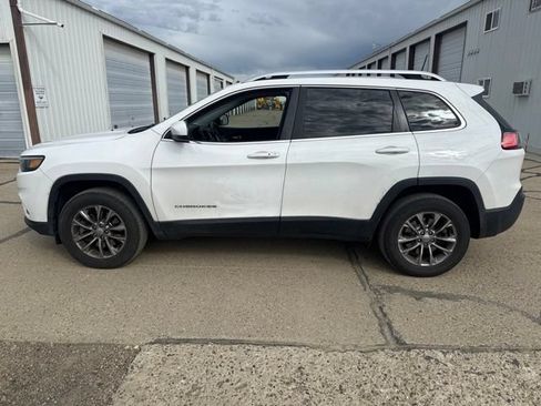 Used 2019 Jeep Cherokee Latitude Plus w/ Cold Weather Group AWD/4WD image 7