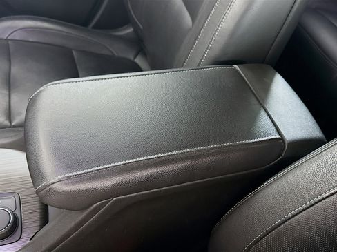 Used 2019 GMC Acadia SLT w/ Black Edition image 18