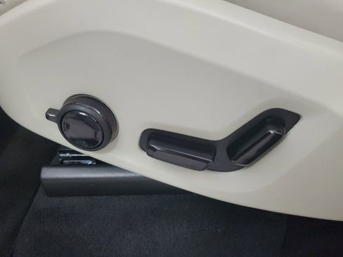 Used 2025 Volvo XC90 T8 Ultra image 24