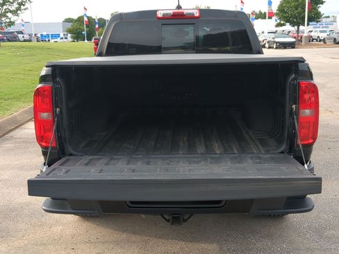 Used 2017 Chevrolet Colorado Z71 w/ Z71 Midnight Edition AWD/4WD image 23