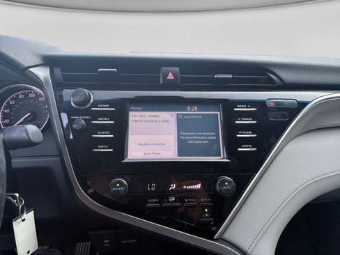 Used 2018 Toyota Camry SE FWD image 11
