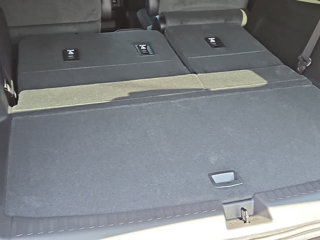 New 2026 Chevrolet Traverse RS w/ LPO, Floor Liner Package FWD image 23