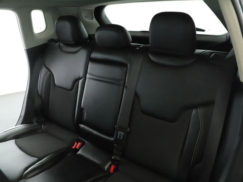 Used 2019 Jeep Compass Latitude w/ Popular Equipment Group image 5