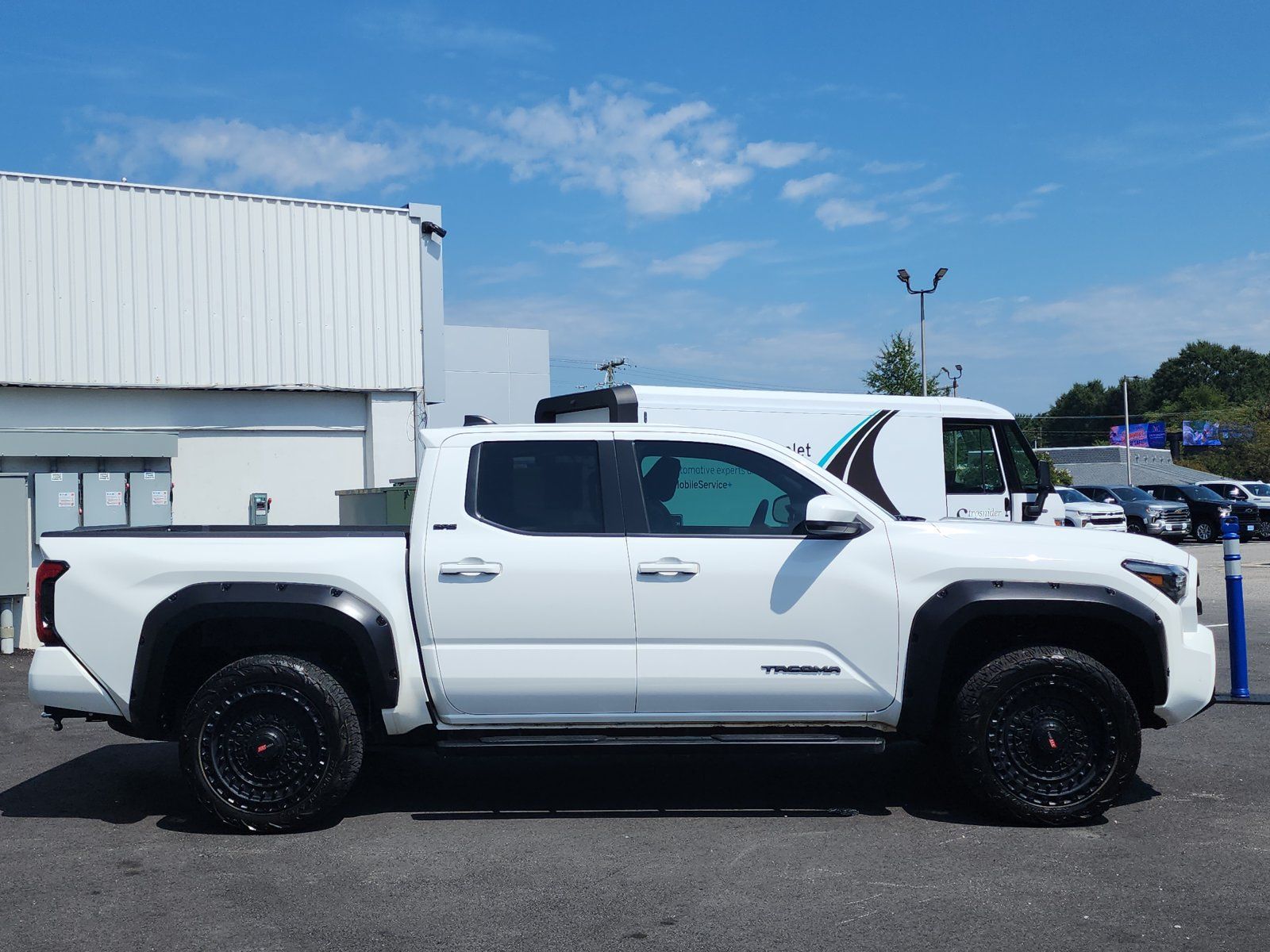 Used 2024 Toyota Tacoma SR5 AWD/4WD image 6