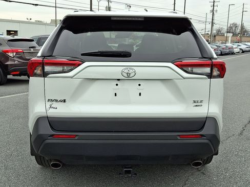 Used 2023 Toyota RAV4 XLE Premium image 5